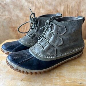 Sorel Out N About Leather Waterproof Green Lace Up Rain Boot